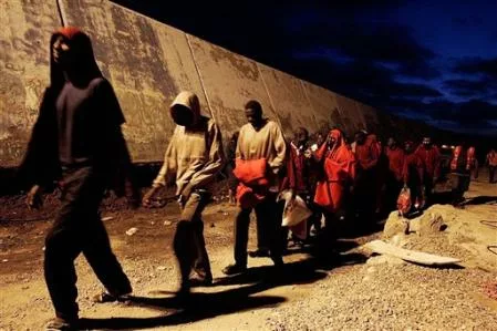 Il Parlamento europeo approva nuovo patto migranti 